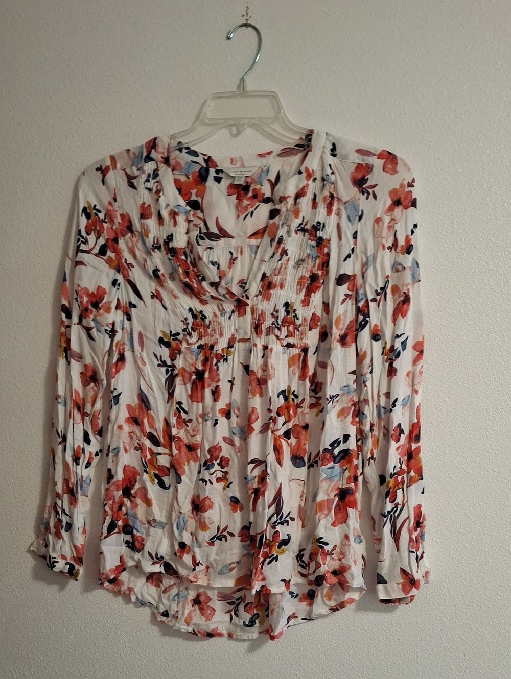 Lucky Brand White Floral Pintuck Blouse with Coral & Navy Accents Size Medium